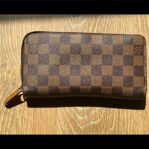 Louis Vuitton Zippy Wallet Damier